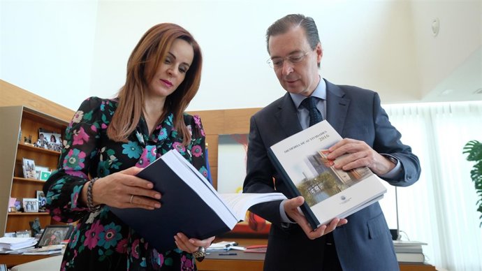 Las Cortes reciben la Memoria del CES correspondiente a 2016