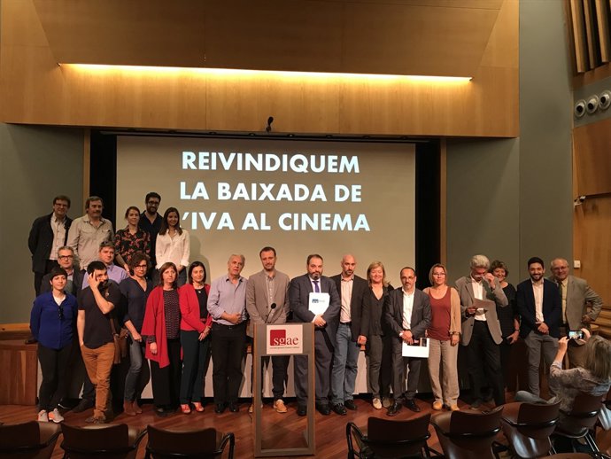 Acte unitari per reclamar una baixada de l'IVA del cinema