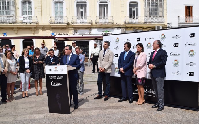 El gerente del centro comercial Bahía Sur, Ernesto Pardo, en la inauguración.