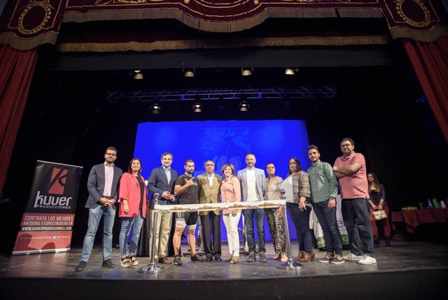 El diputado Ángel Escobar ha participado en el Reto Solidario de la AECC.