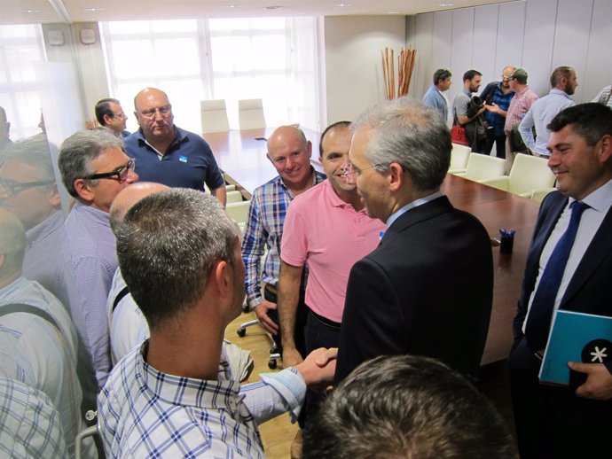  Reunión De Trabajadores De Ferroatlántica En La Xunta.                         