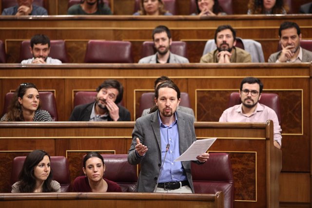 Pablo Iglesias y diputados de Unidos Podemos 