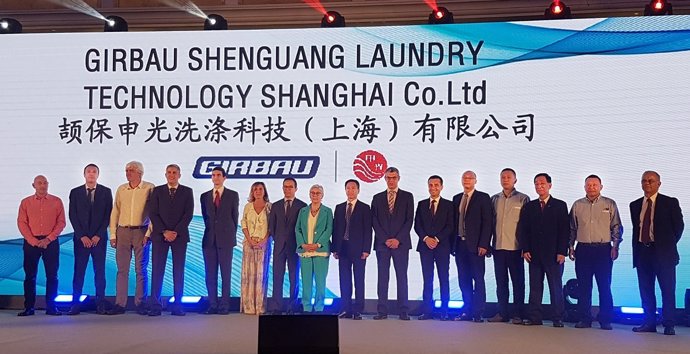 Acto de firma de una joint venture de Girbau en China