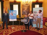 La VI Jornada de Surf Solidario recaudará fondos para la asociación Galbán y la de ELA