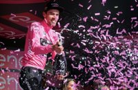 Dumoulin, nueva 'maglia rosa' tras arrasar en la crono