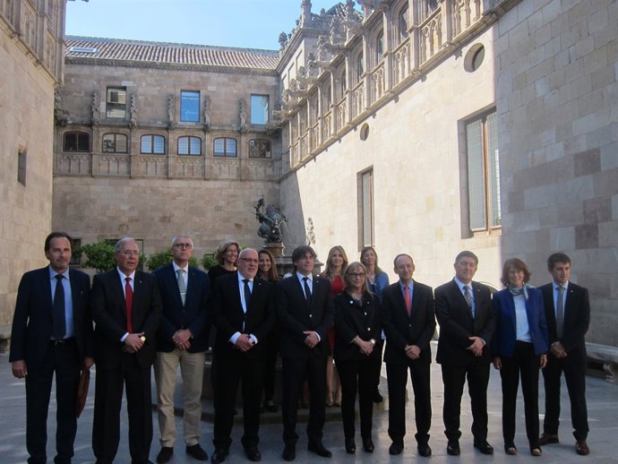 El pte.C.Puigdemont amb rectors de la UPF, UdL, UdG i URV