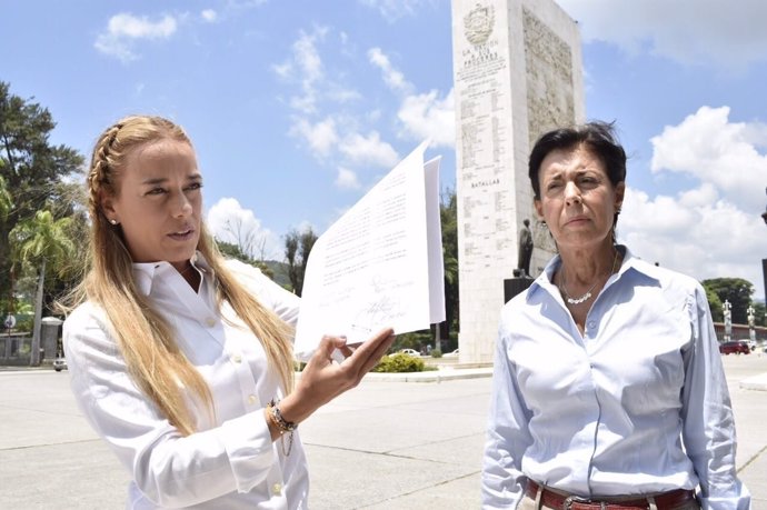 Lilian Tintori denuncia al director de la cárcel de Ramo Verde