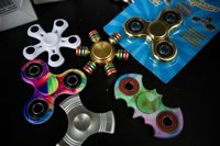 ¿Invadirá las aulas iberoamericanas la fiebre del 'fidget spinner'?