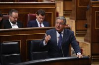 Zoido respalda a Nieto y Dancausa y critica que se busque un "escarnio público más propio de la Edad Media"