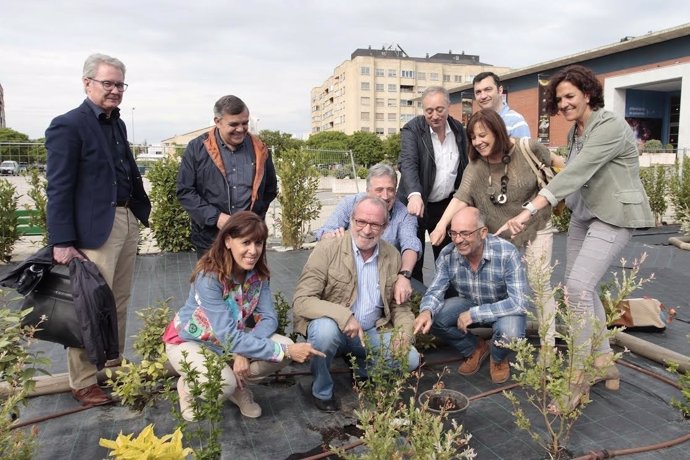 Concejales en el jardín de la Galaxia.