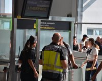 Estado, Policía y Aena se reúnen a mediodía sobre las colas en el Aeropuerto de Barcelona