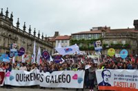 Miles de personas reclaman en Santiago el derecho a vivir en gallego "sin restricciones"