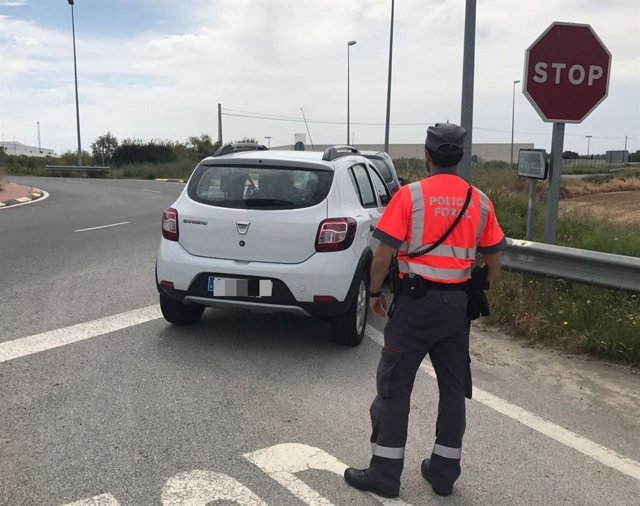 Vehículo inmovilizado en Funes