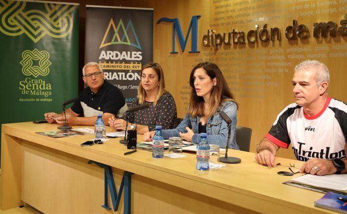 Marina Bravo y alcaldesa ardales mar gonzález presentan triatlón caminito dl rey
