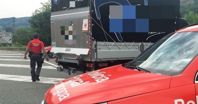 Camión inmovilizado en Bera