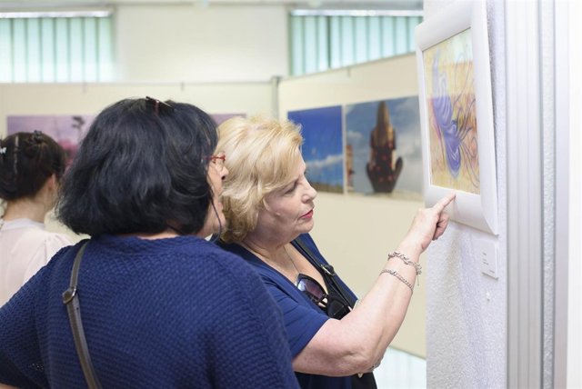 La treintena de artistas de 'Primavera' han recorrido la muestra.