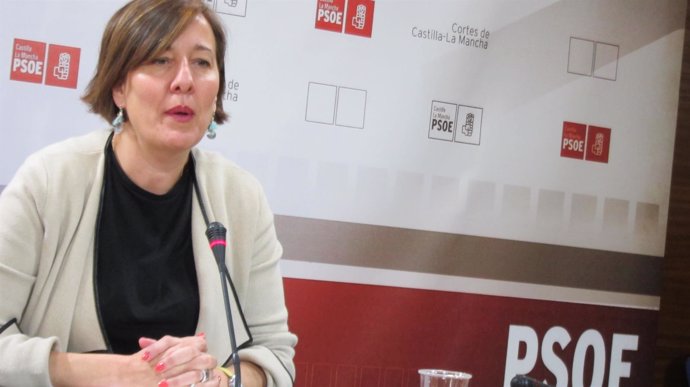 La portavoz del PSOE en rueda de prensa                      