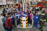 El Gobierno ampliará el Parque de Bomberos de Campoo, al que ha dotado con una nueva autoescala