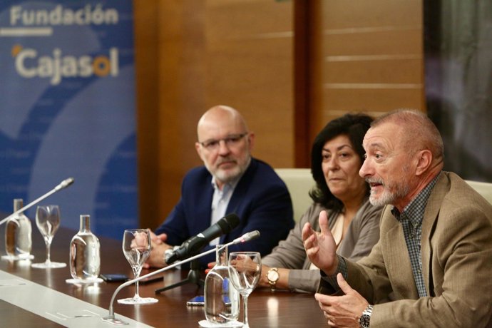 Almudena Grandes cierra el ciclo 'Letras en Sevilla'