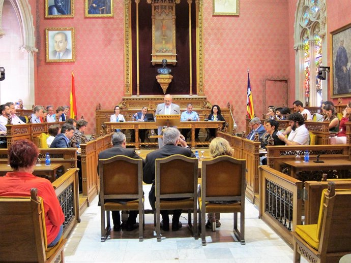 Miquel Ensenyat durante el Debate de Política General del Consell