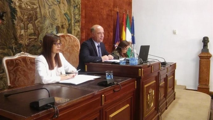Antonio Ruiz preside el Pleno de la Diputación de Córdoba