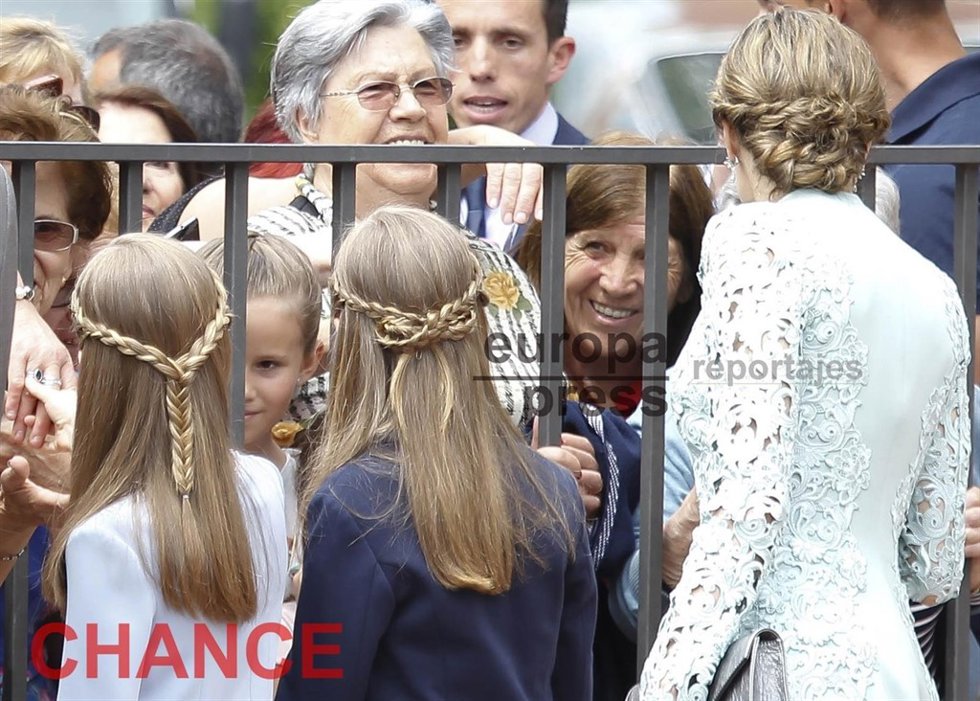  La Reina Letizia, Leonor Y Sofía, Tres Trenzas, Tres Looks Distinto