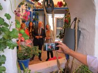 Jiménez Barrios ve a los Patios de Córdoba como “un referente turístico para toda Andalucía”