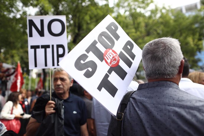 Concentración para expresar su rechazo al TTIP y el CETA