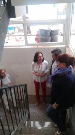 Vioque (centro) durante su visita a La Viñuela
