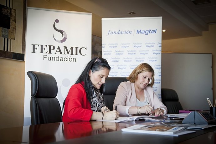 El momento de la firma del convenio