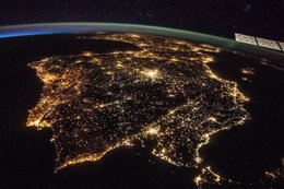 Imagen de la iluminación nocturna en la Península Ibérica tomada desde la ISS