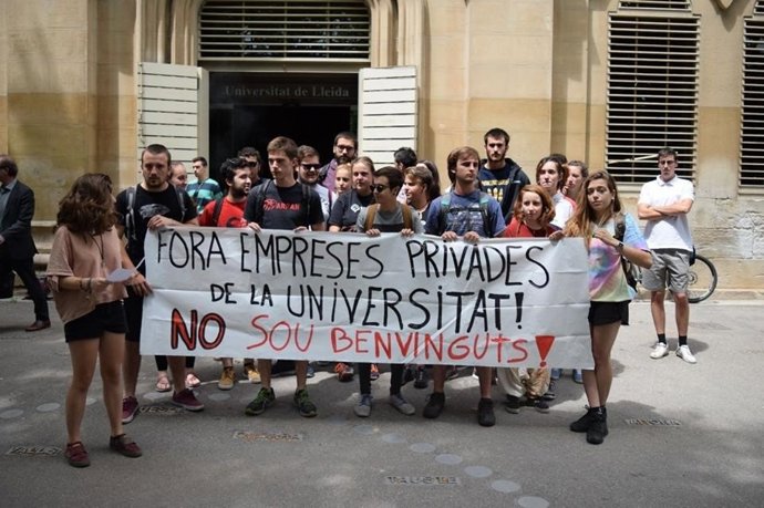 Estudiantes de la Coordinadora de Asambleas de Facultad