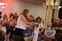 Susana Díaz, segura de que los jóvenes valoran su medida de ayudas porque esperan respuestas para "tener un presente"