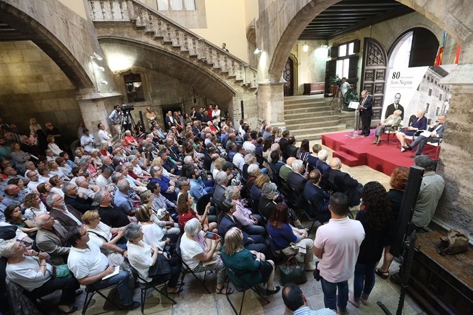 La Generalitat homenajea la figura de Juan Negrín