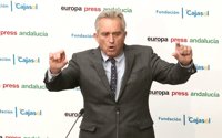Robert Kennedy Jr anima a España a ser líder en energía limpia y critica el impuesto al sol