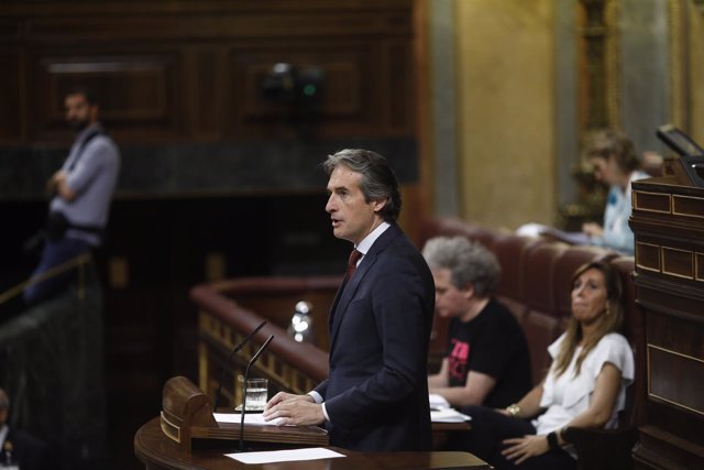 Iñigo de la Serna hablando desde la tribuna del Congreso