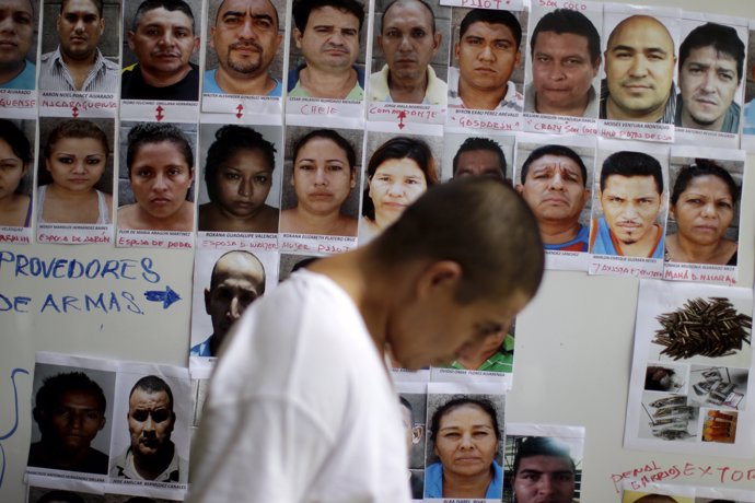 Suspected members of the MS-13 gang are presented to the media in San Salvador J