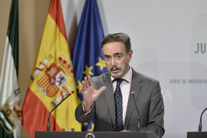 Consejero de Fomento y Vivienda, Felipe López, tras Consejo de Gobierno