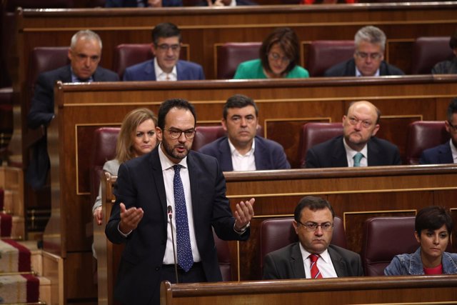 Antonio Hernando en la sesión de control al Gobierno en el Congreso