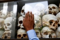 Centenares de camboyanos rinden homenaje a las víctimas de los Jemeres Rojos en los campos de exterminio