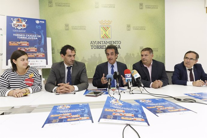 Presentación del torneo en el Ayuntamiento de Torrelavega