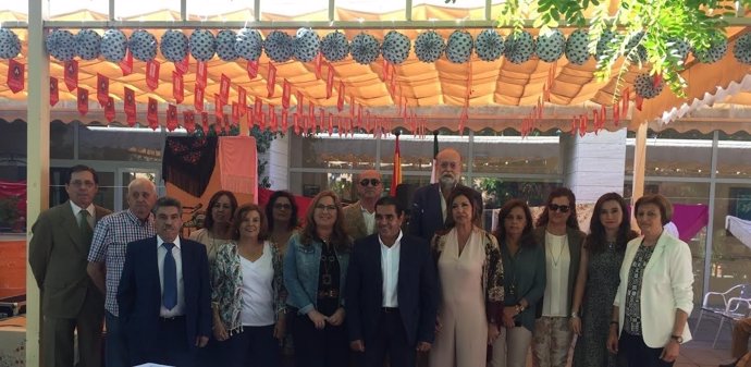 Luna (centro) en el Encuentro de Flamenco de los Centros de Mayores de Córdoba