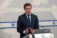 Feijóo respalda a Cifuentes e ironiza con que el 'fuego' de los informes de la UCO "muy amigo no puede ser"