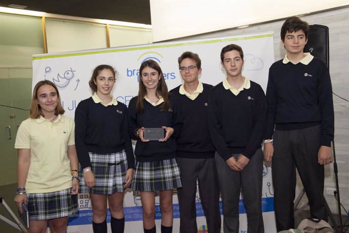 Alumnos ganadores del concurso I Junior CEU EMprende