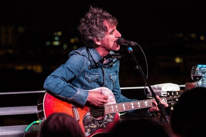 Mikel Erentxun es uno de los artistas que subirá a la azotea en verano