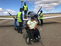 Treinta personas con discapacidad cumplen su sueño de volar