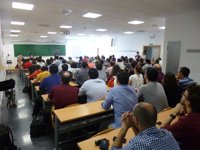 Ayudantes e interinos de la Hispalense mantienen la huelga ante las "grandes distancias" existentes con el Rectorado