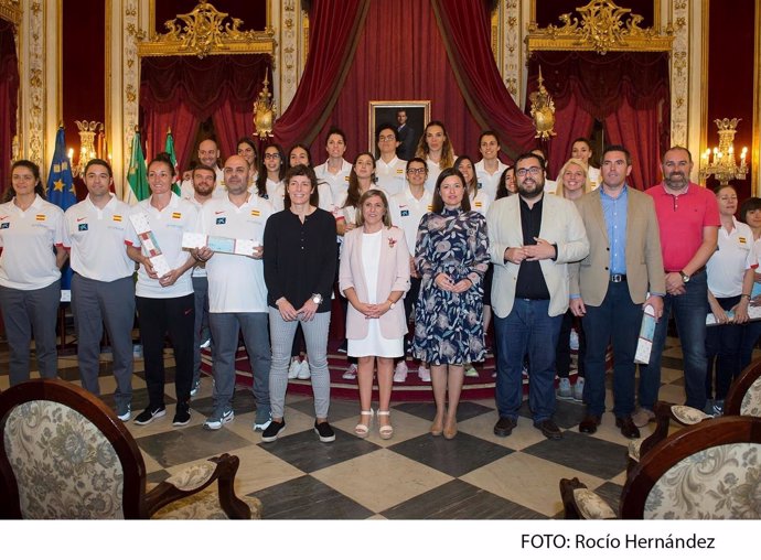 Diputación recibe a la Seleccicón Española de Baloncesto Femenina