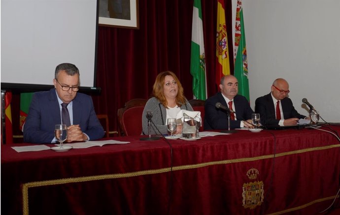 Elena Amaya presenta la jornada de transparencia en Diputación