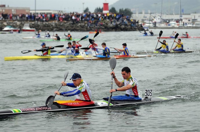 Travesía Nacional de Piragüismo en Colindres (Archivo)